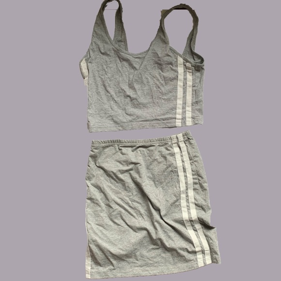 Matching set: crop top and mini skirt - Picture 2 of 2